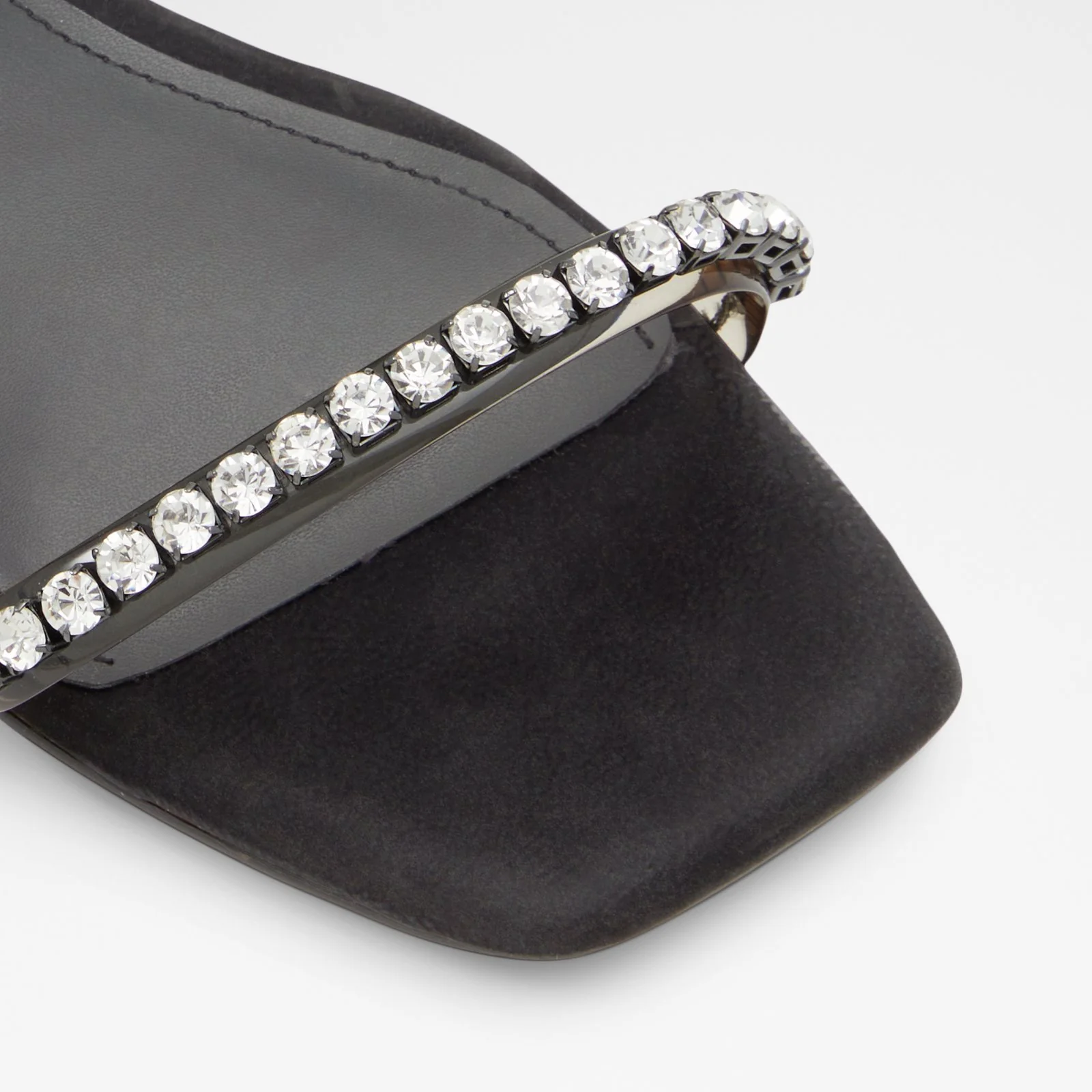 Illana - Image 6