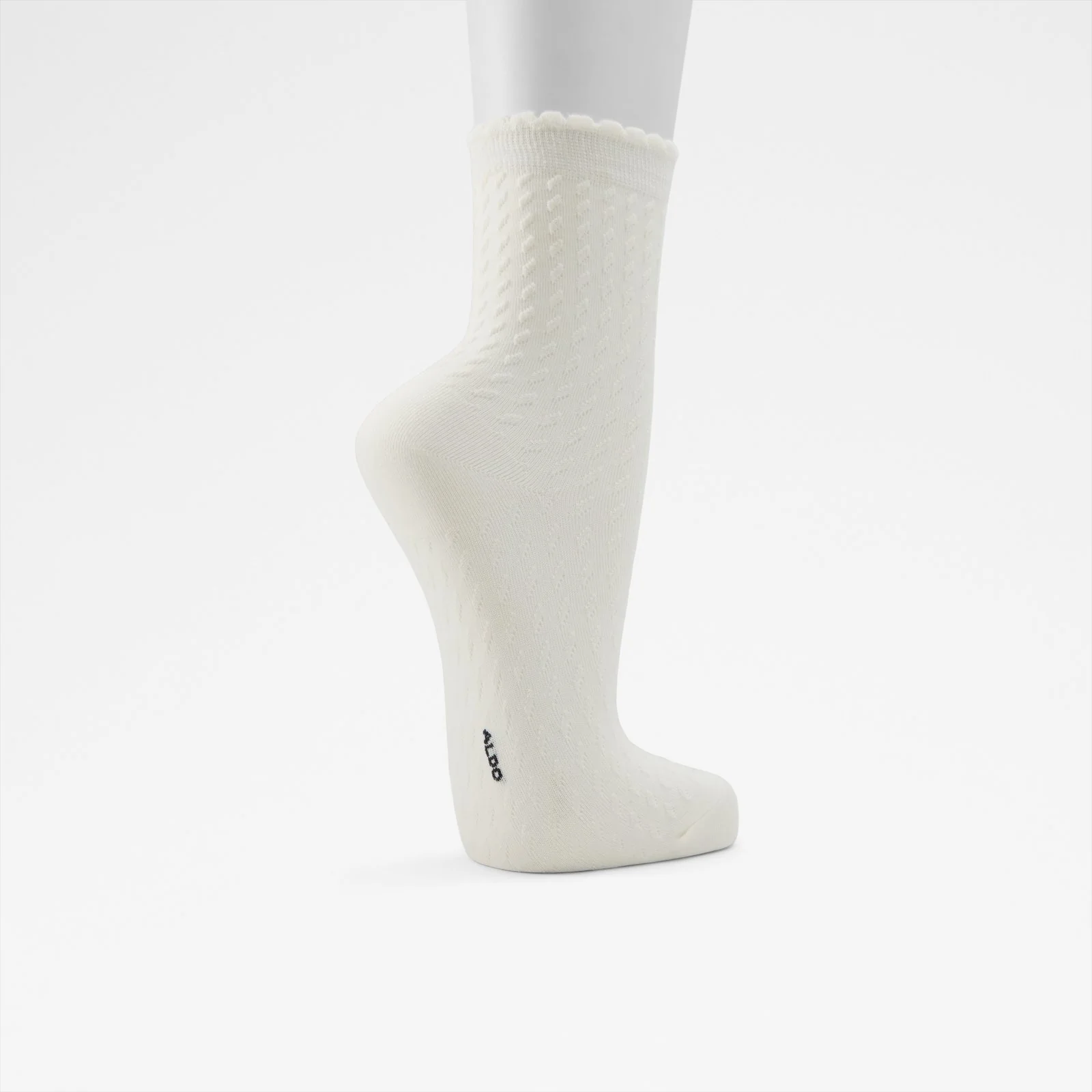 Lacy - Image 3