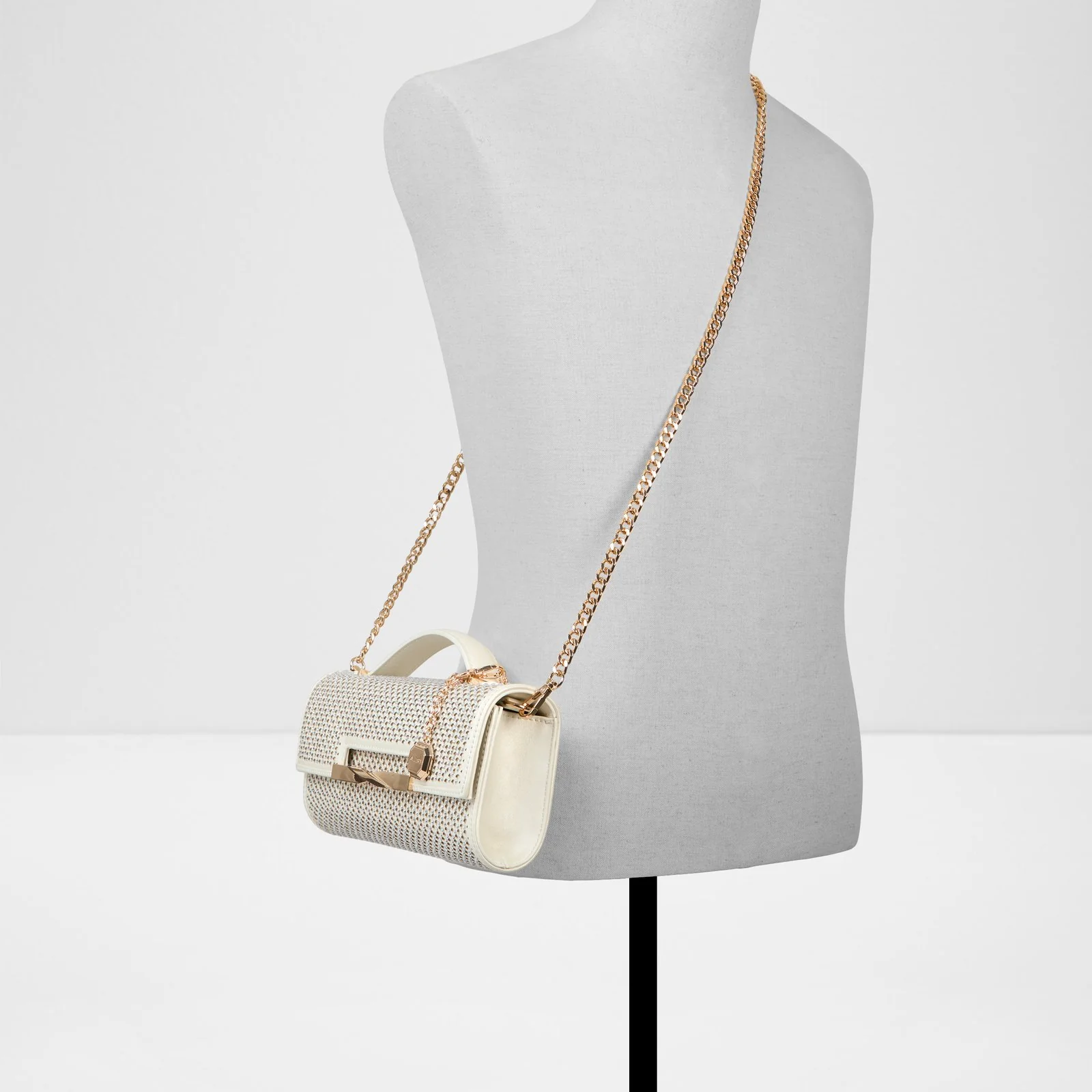 Novie - Image 5